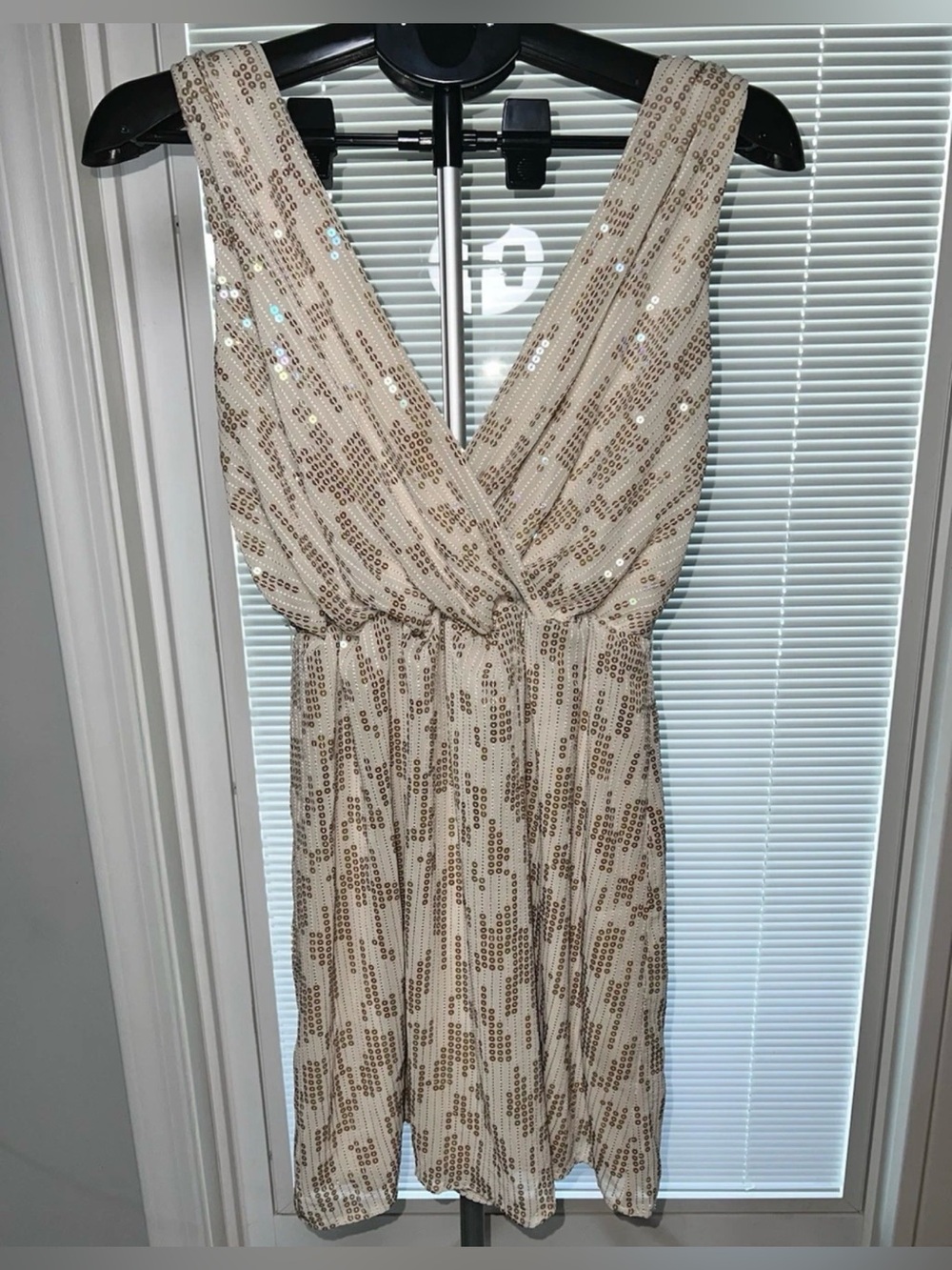 Express Beige/Gold Sequin Striped V-Neck Sleeveless Dress Women’s M